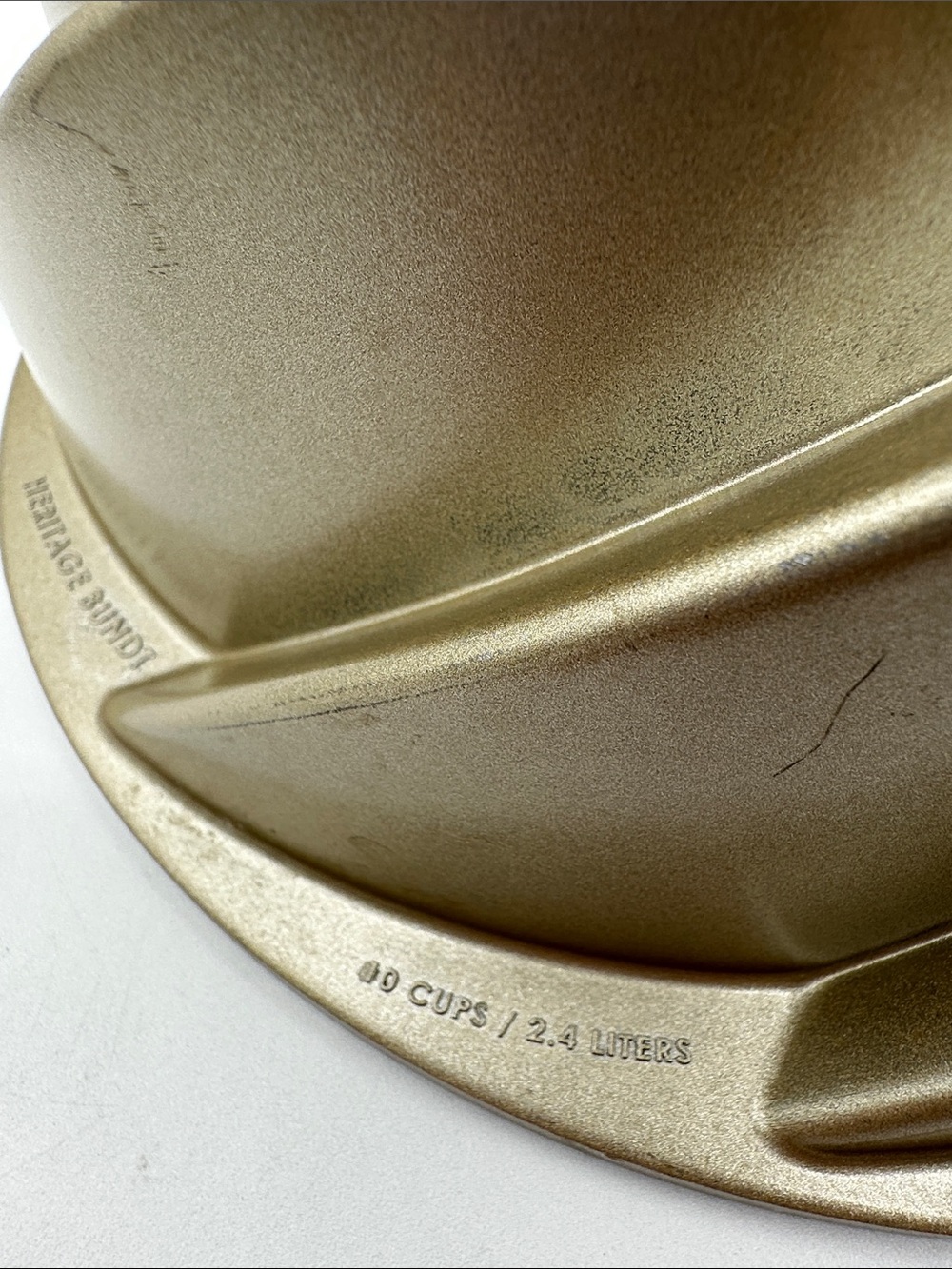 Nordic Ware Heritage Bundt Pan. 10 cup - Picture 4 of 14